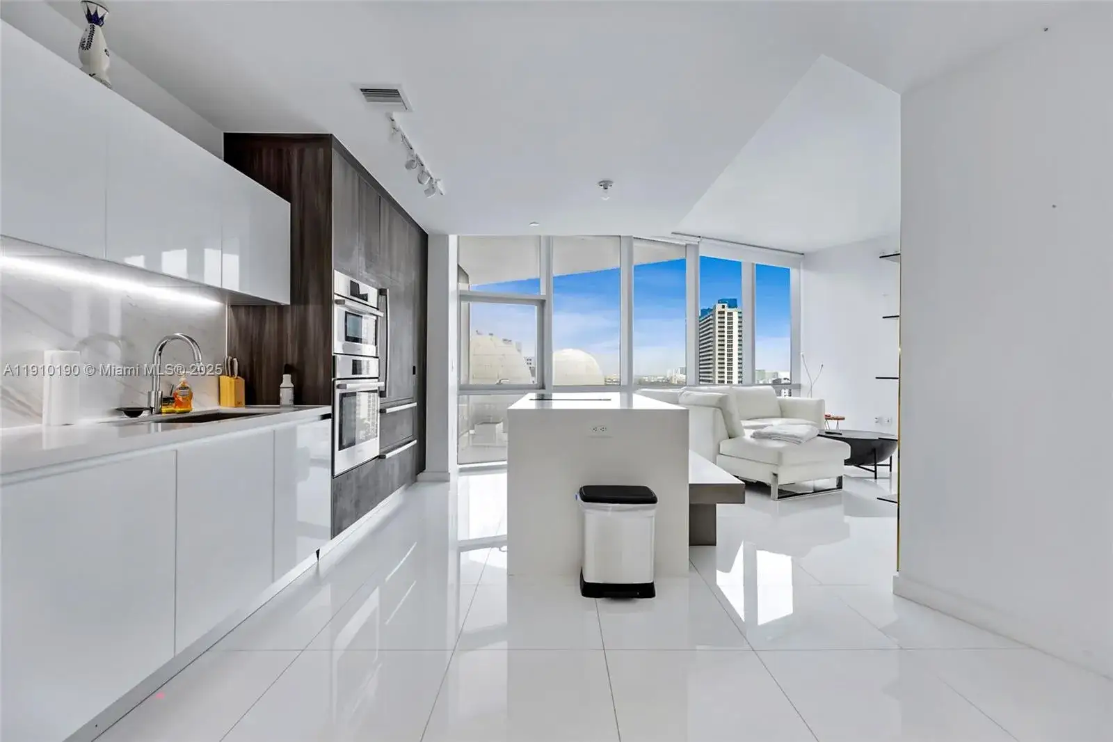 1 bedroom 1 bath Residential for sale at 851 NE 1st Ave # 1202, Miami FL 33132