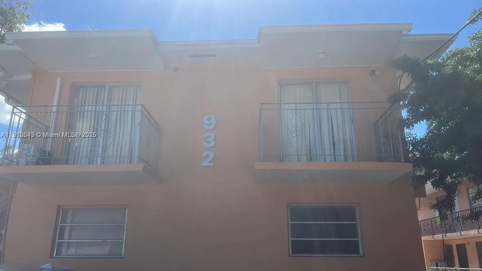Commercial Sale for sale at 932 NW 5th St, Miami FL 33128