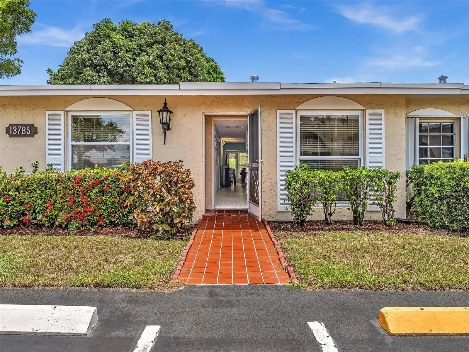 2 bedroom 2 bath Residential Lease for rent at 13785 Flora Pl # A, Delray Beach FL 33484