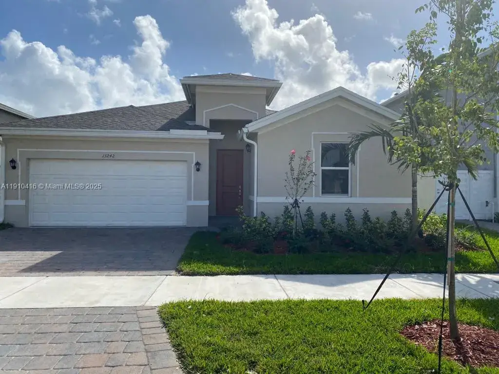 3 bedroom 2 bath Residential for sale at 13242 SW 270 ter, Homestead FL 33032