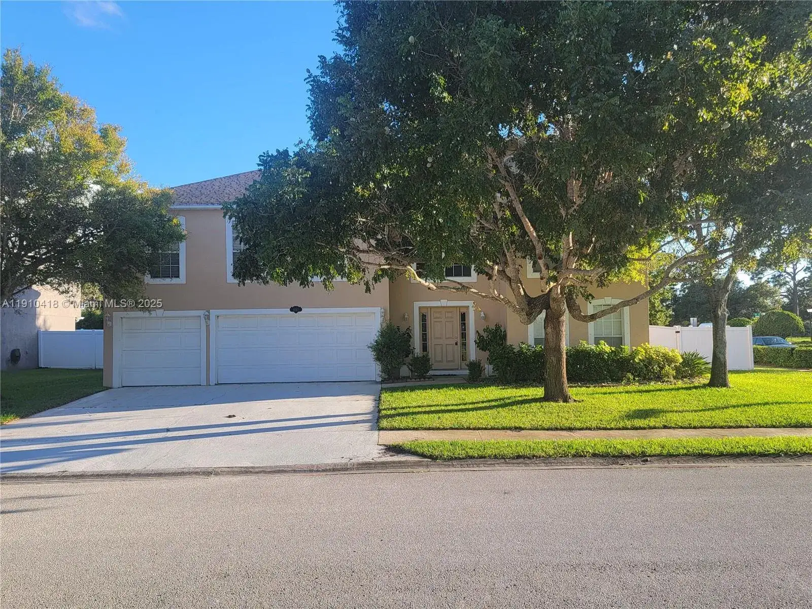 5 bedroom 4 bath Residential Lease for rent at 6057 Ridge Lake Cir, Vero Beach FL 32967
