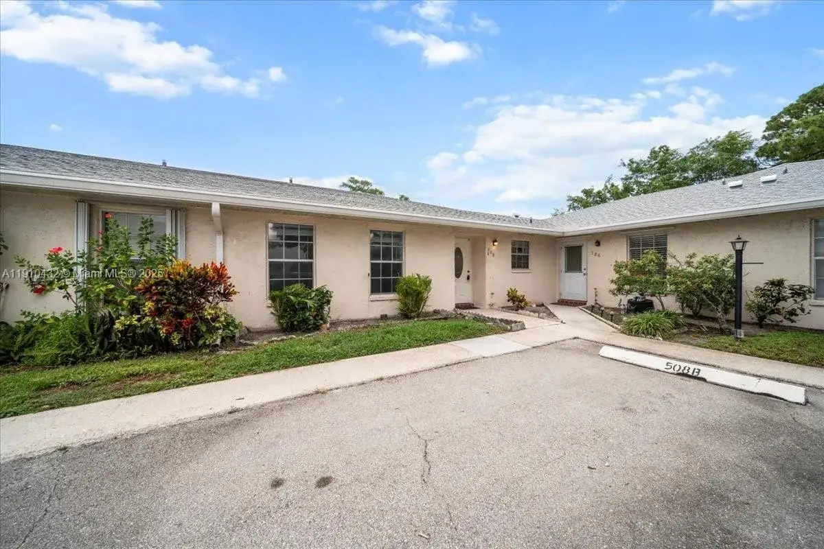 2 bedroom 2 bath Residential for sale at 508 Holyoke Ln # A, Lake Worth FL 33467