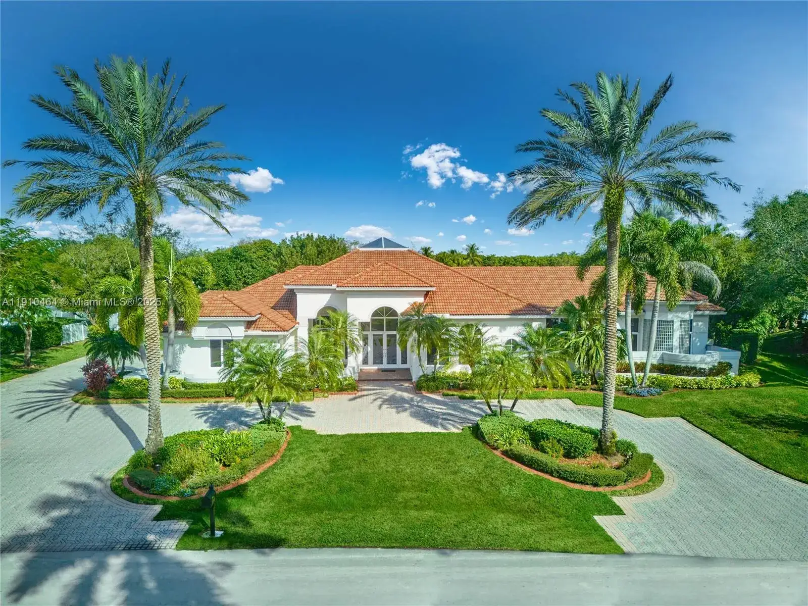 4 bedroom 4 bath Residential for sale at 2939 Paddock Ln, Weston FL 33331