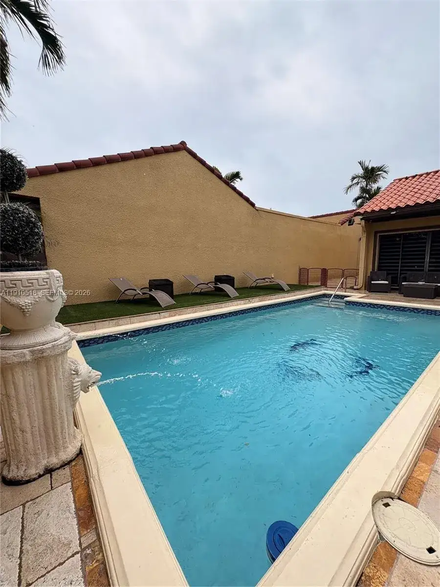 2 bedroom 2 bath Residential for sale at 20305 NE 10th Ct, Miami FL 33179