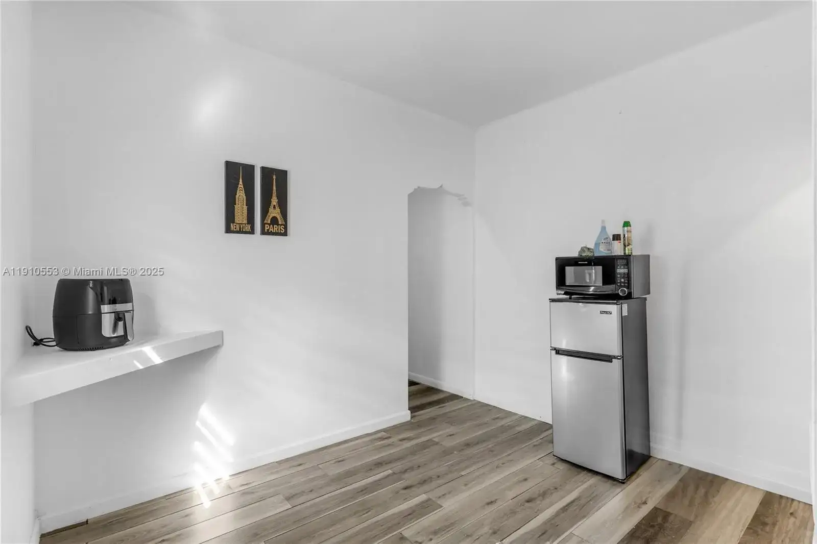 1 bedroom 1 bath Residential Lease for rent at 2012 SE 15th St # 1, Homestead FL 33035