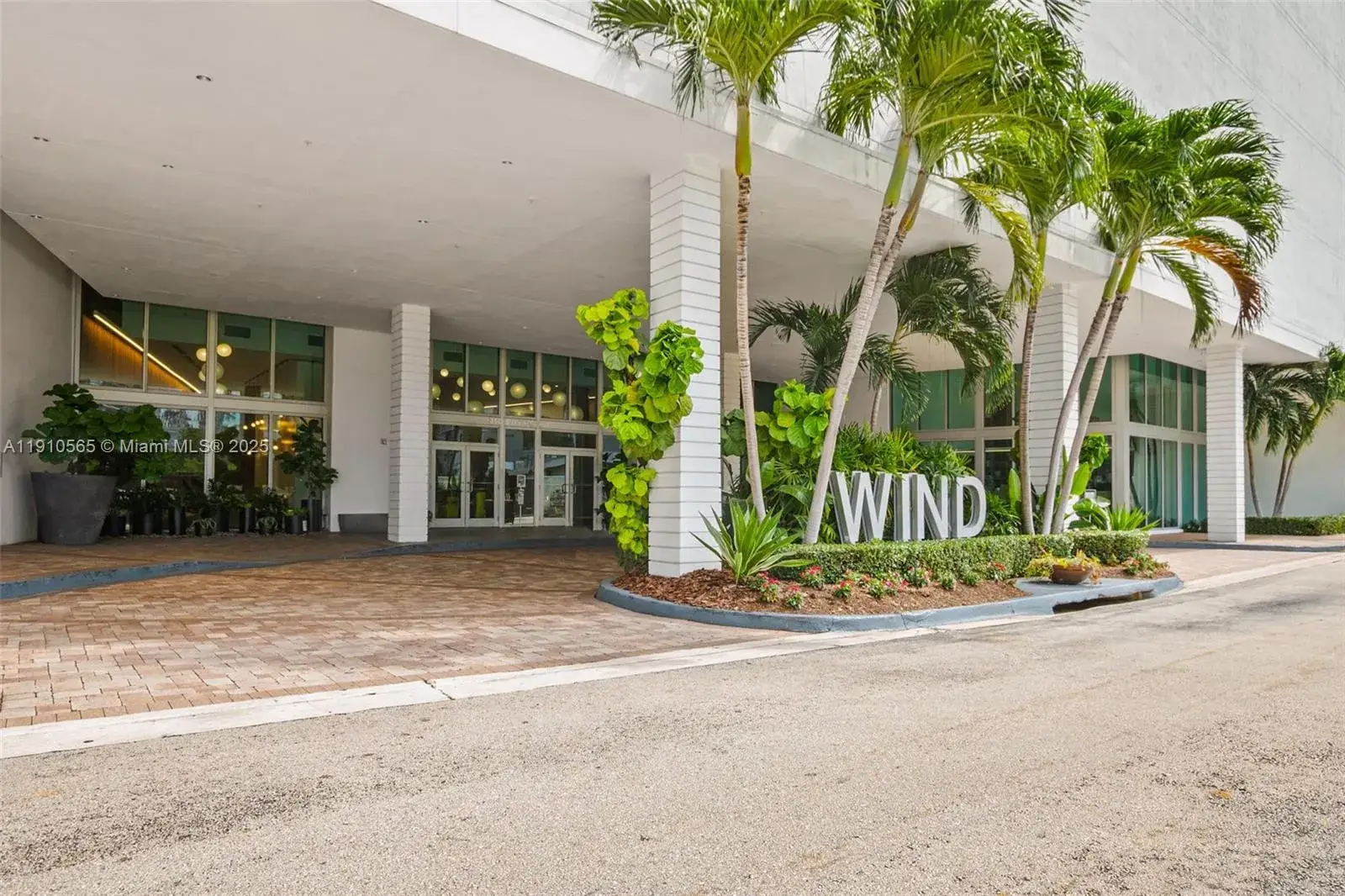 2 bedroom 2 bath Residential for sale at 350 S Miami Ave # 1805, Miami FL 33130