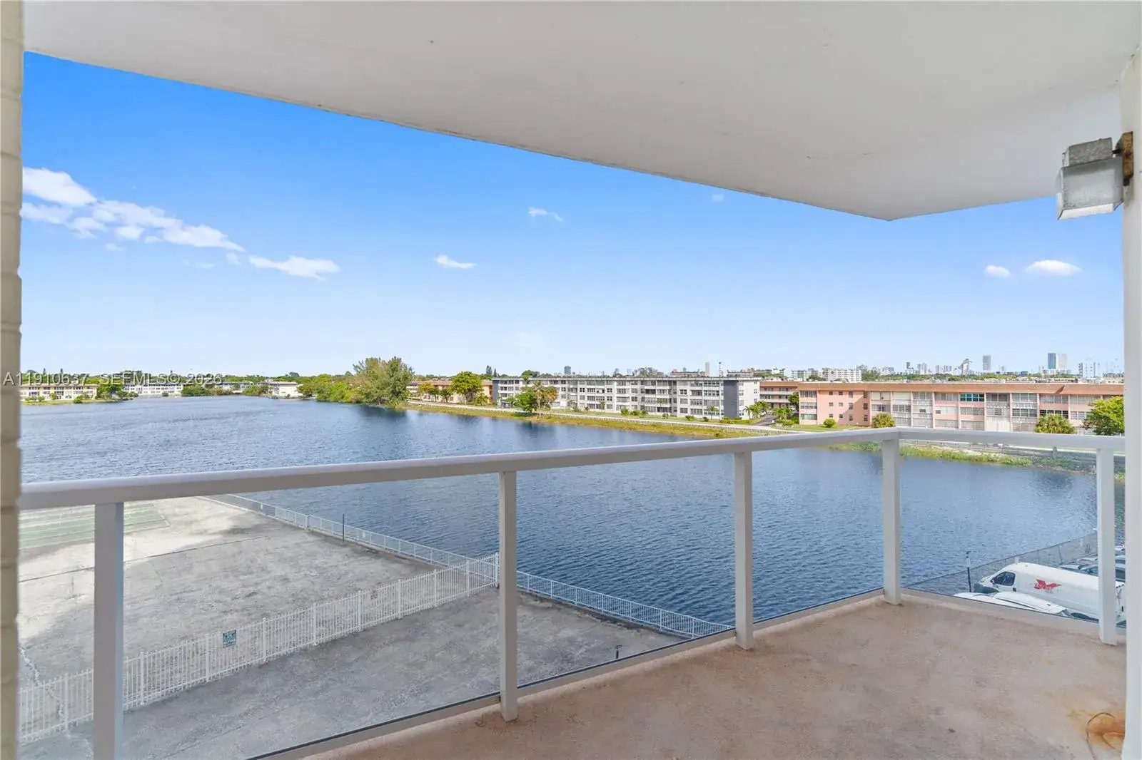 2 bedroom 2 bath Residential for sale at 1351 NE Miami Gardens Dr # 406E, Miami FL 33179