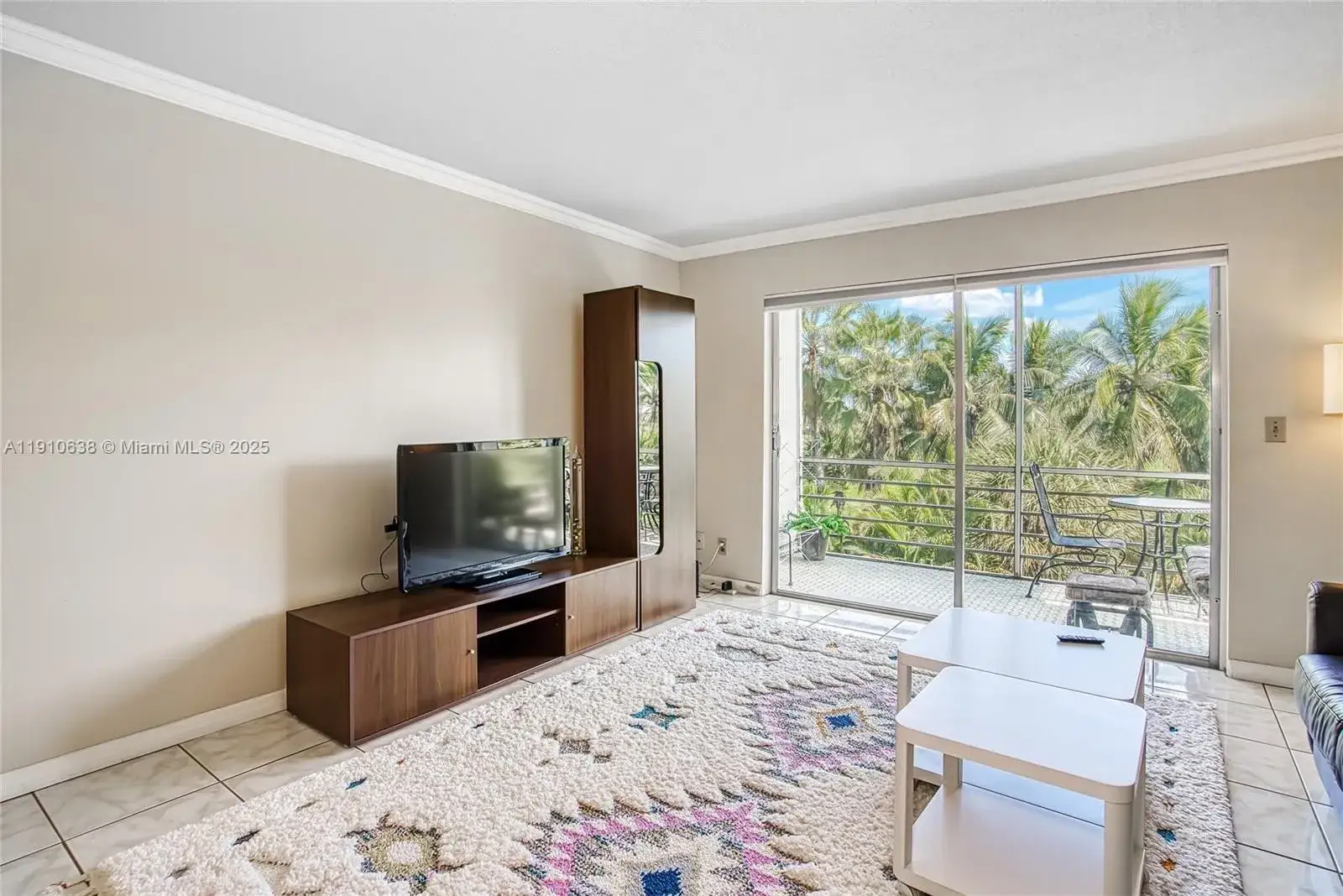 1 bedroom 1 bath Residential Lease for rent at 600 NE 14th Ave # 419, Hallandale Beach FL 33009