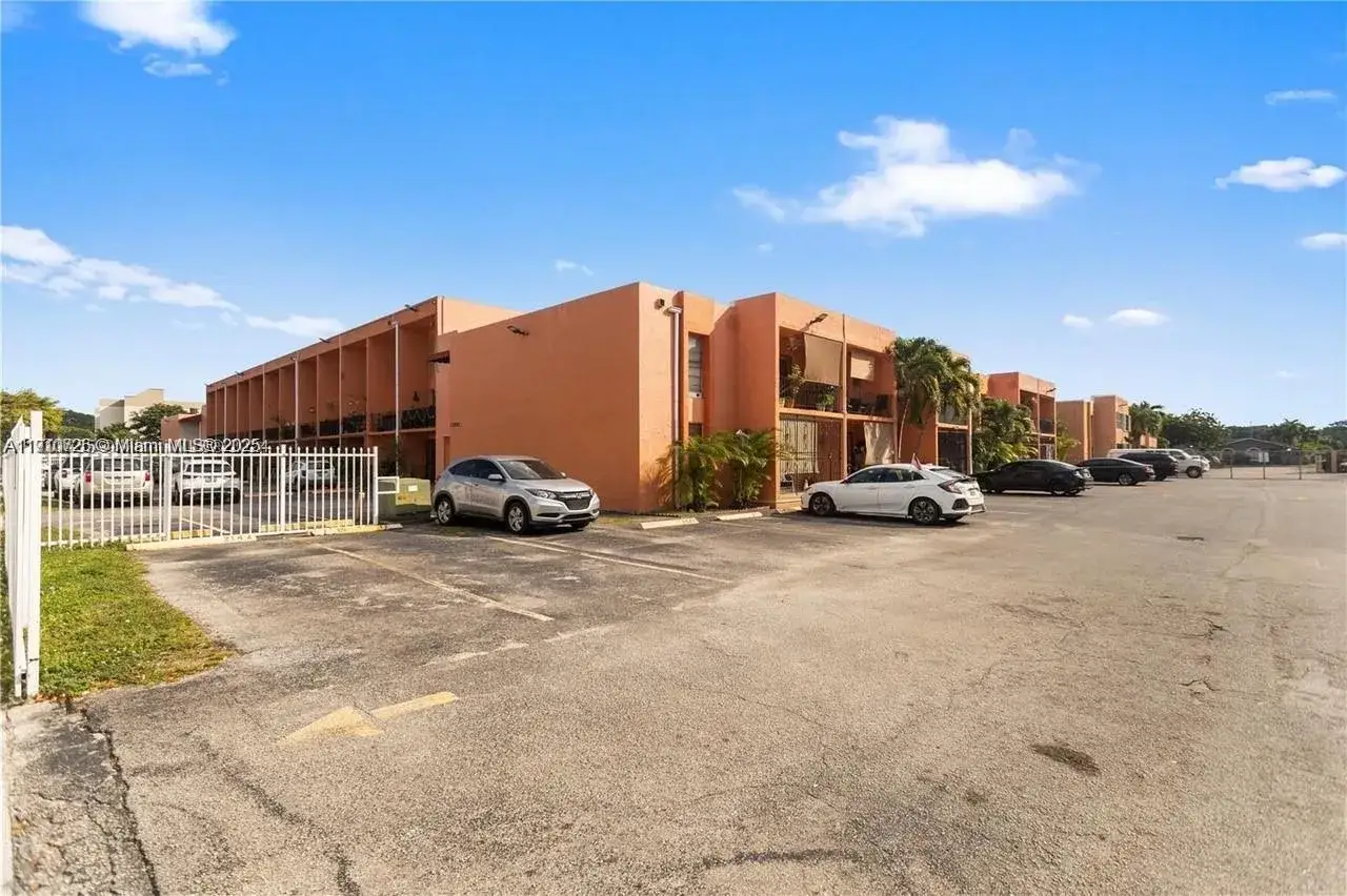 1 bedroom 1 bath Residential for sale at 1300 W 47th Pl # 217B, Hialeah FL 33012