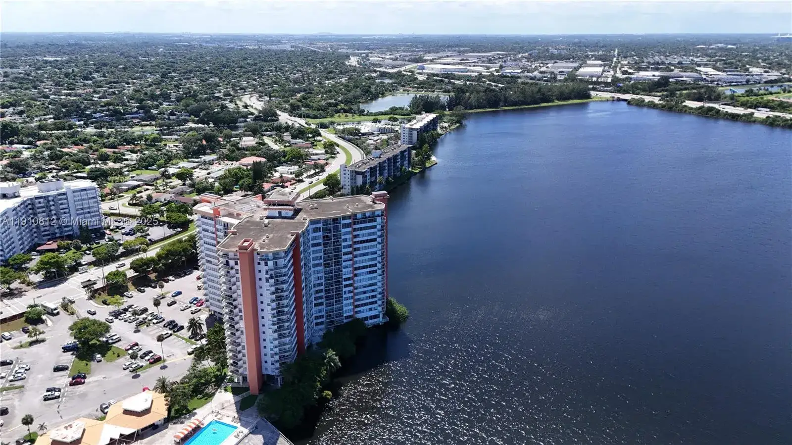 1 bedroom 2 bath Residential for sale at 1301 NE Miami Gardens Dr # 824W, Miami FL 33179
