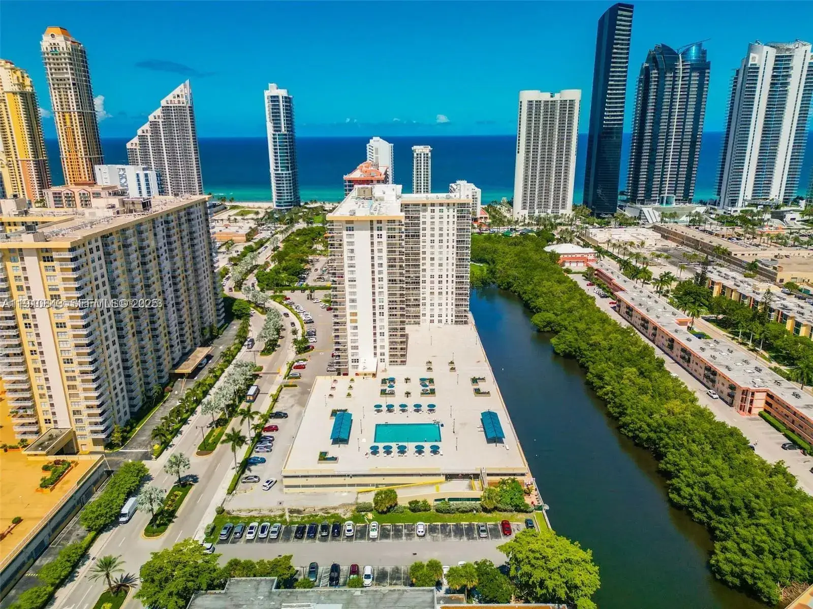 2 bedroom 2 bath Residential for sale at 230 174th St # 612, Sunny Isles Beach FL 33160