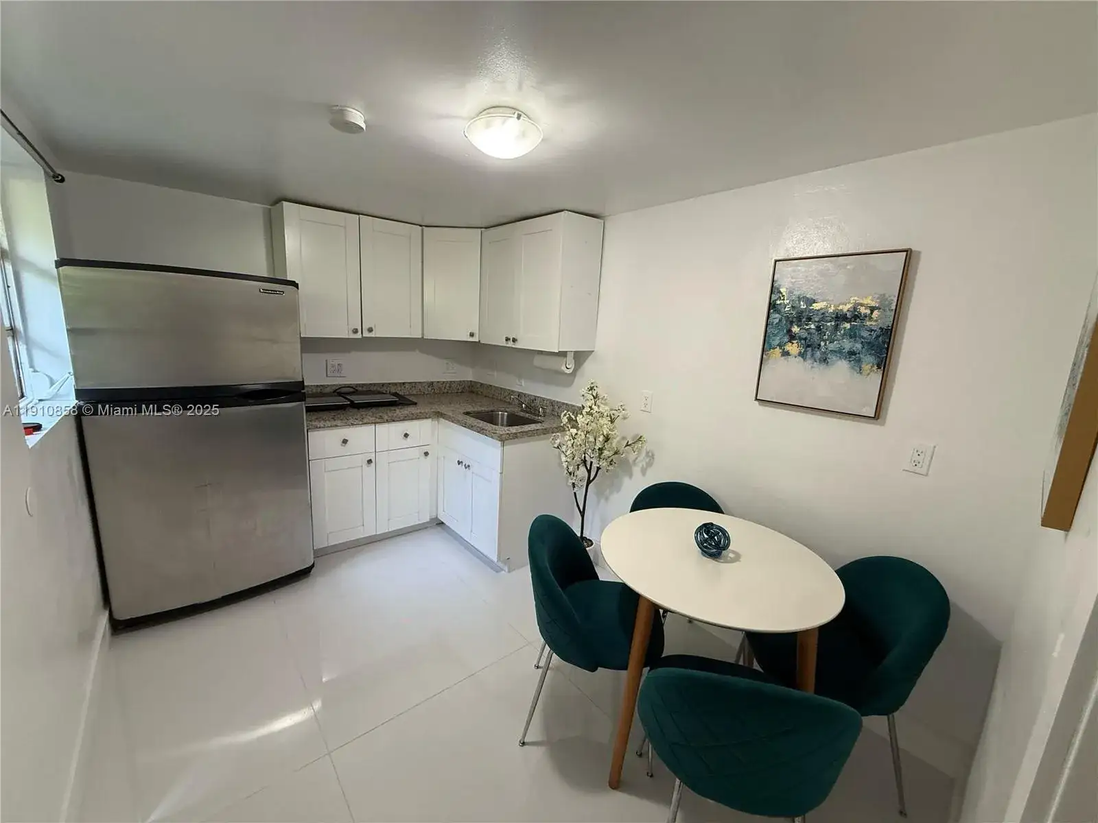 1 bedroom 1 bath Residential Lease for rent at 1131 SW 14th Ave # 2, Miami FL 33135