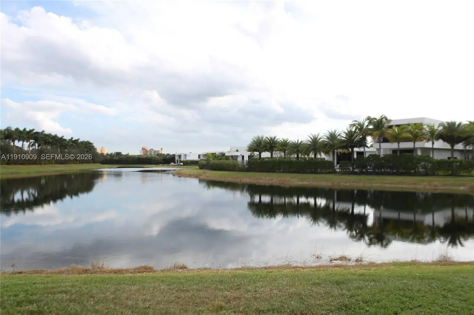 3 bedroom 2 bath Residential for sale at 180 Riviera Cir # 5, Weston FL 33326