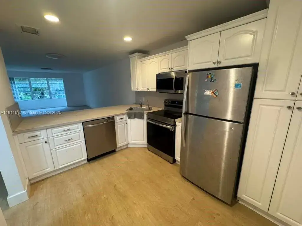 2 bedroom 2 bath Residential Lease for rent at 1550 NE 191st St # 310, Miami FL 33179