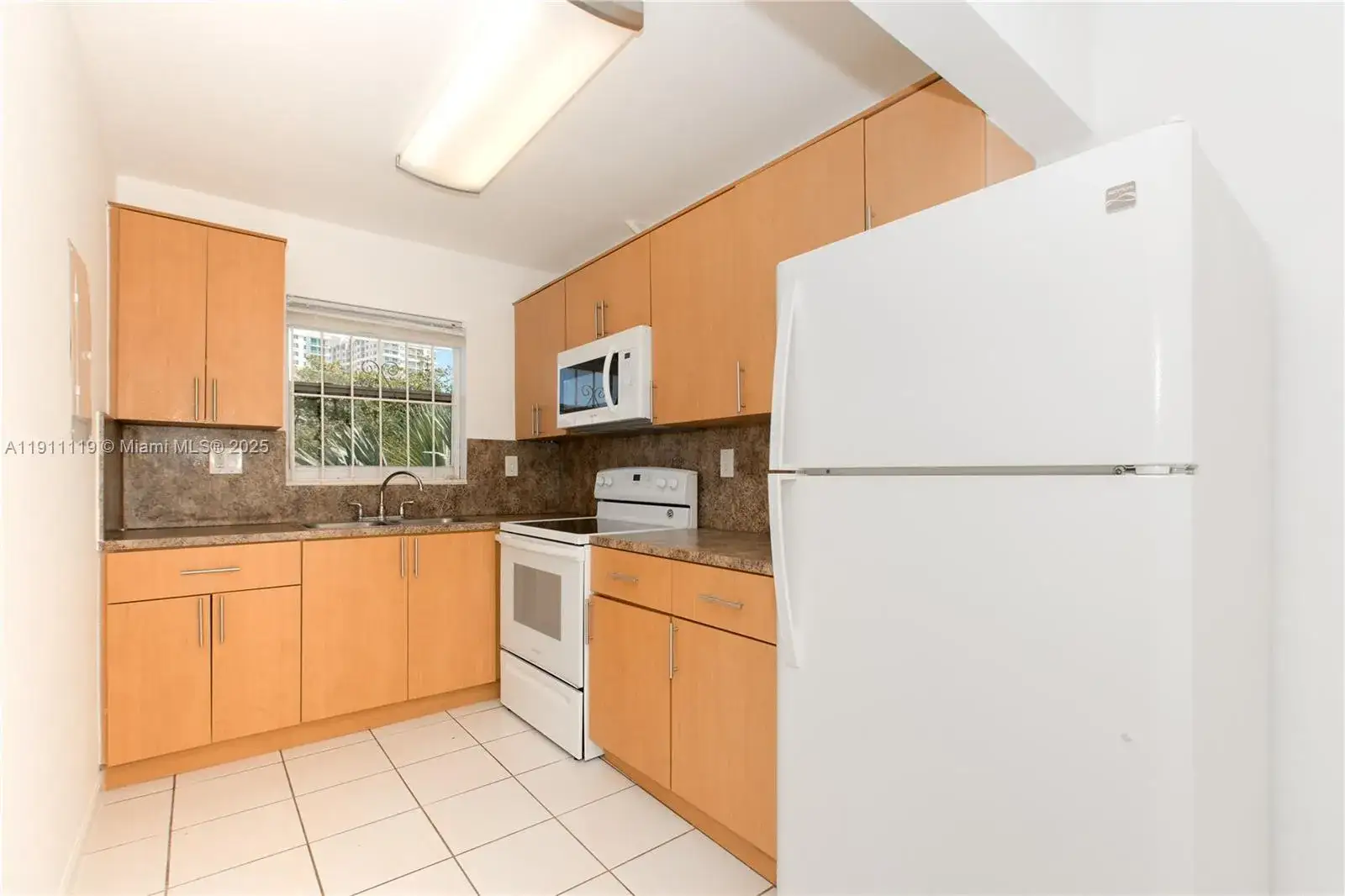 1 bedroom 1 bath Residential Lease for rent at 1060 NE 78th St Rd # 10, Miami FL 33138