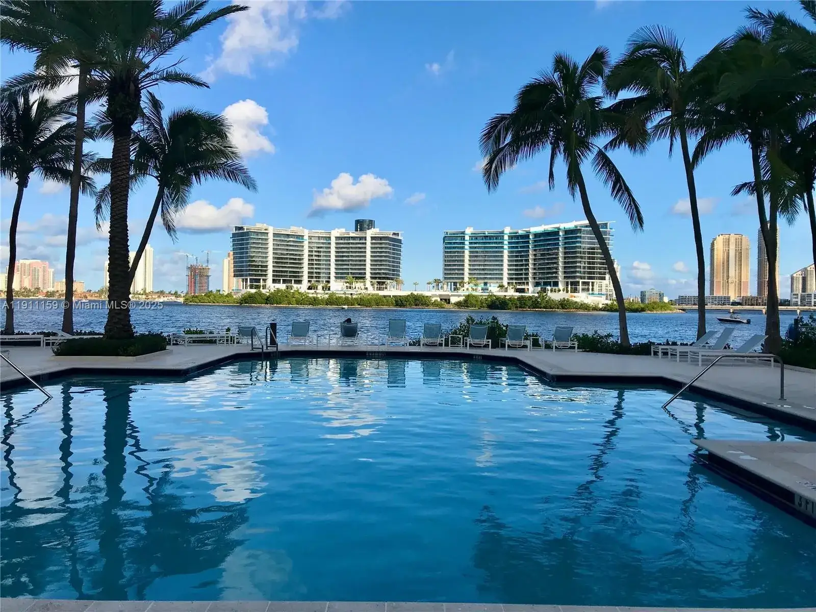 2 bedroom 2 bath Residential for sale at 3235 NE 184th St # 11103, Aventura FL 33160