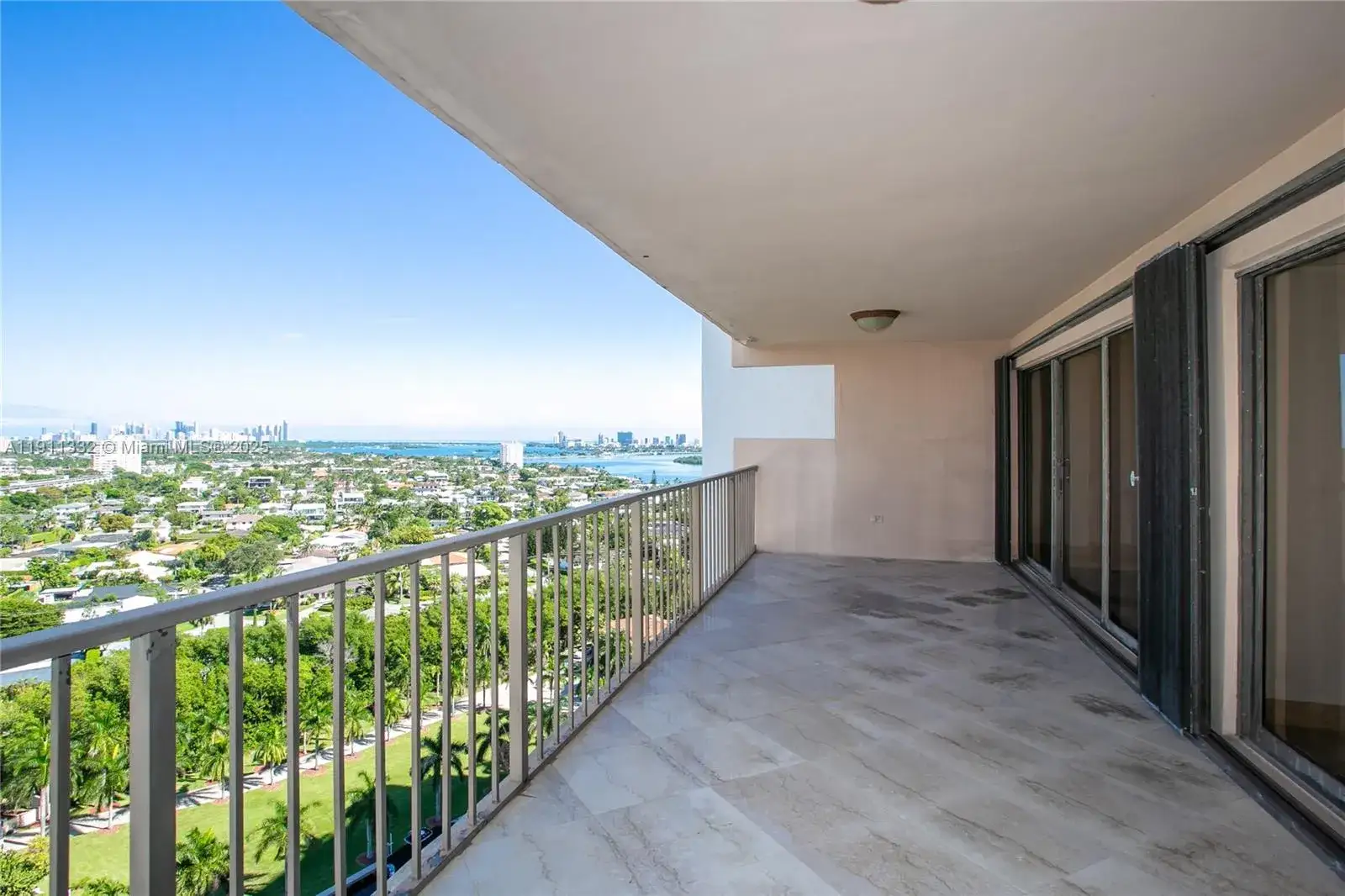2 bedroom 2 bath Residential for sale at 1800 NE 114th St, Miami FL 33181