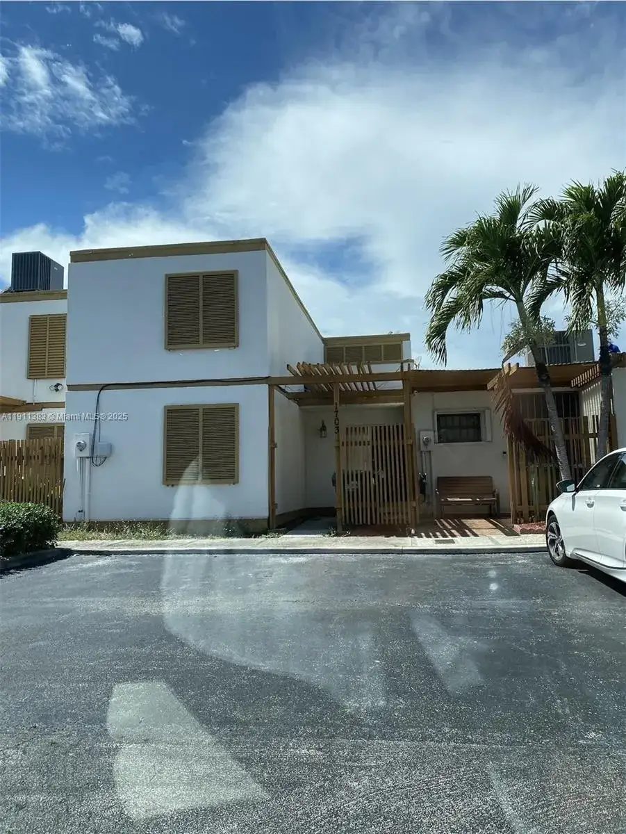 3 bedroom 3 bath Residential for sale at 1703 SW 131st Place Cir S, Miami FL 33175