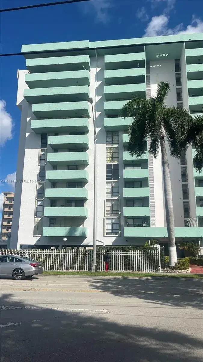 1 bedroom 1 bath Residential for sale at 1825 W 44th Pl # 309, Hialeah FL 33012
