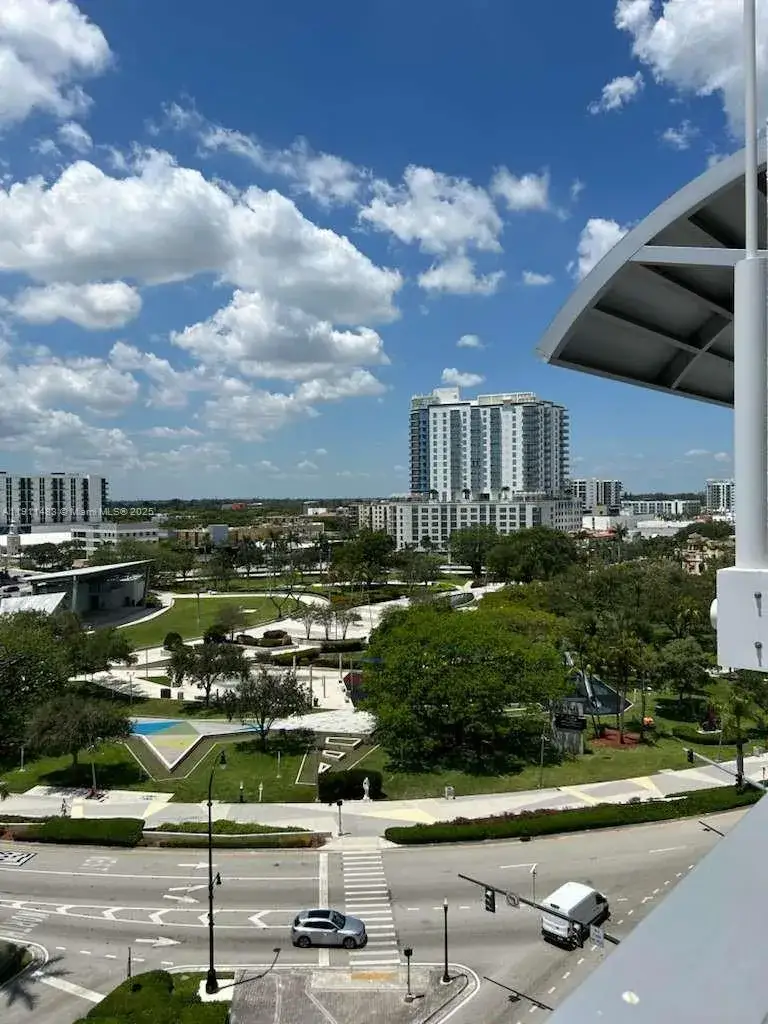 1 bedroom 1 bath Residential Lease for rent at 1776 Polk St # 1017, Hollywood FL 33020