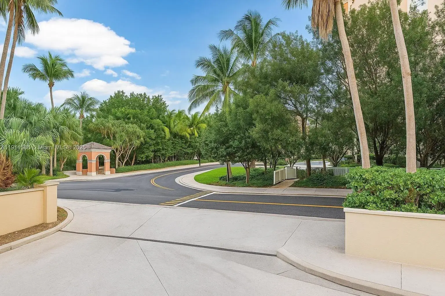2 bedroom 2 bath Residential for sale at 781 Crandon Blvd # 106, Key Biscayne FL 33149