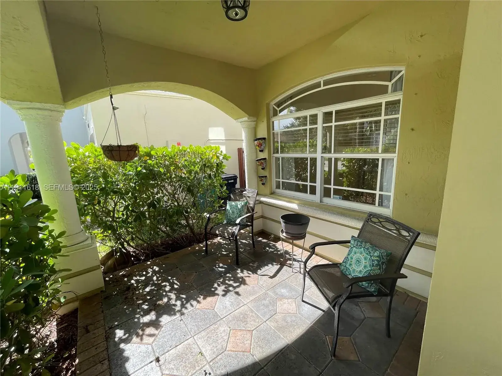 3 bedroom 2 bath Residential for sale at 20774 SW 90th Pl, Cutler Bay FL 33189