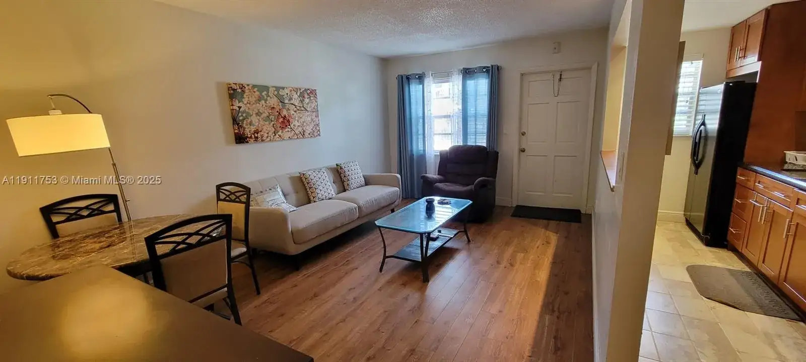 1 bedroom 1 bath Residential Lease for rent at 415 NE 2nd St # 105, Hallandale Beach FL 33009