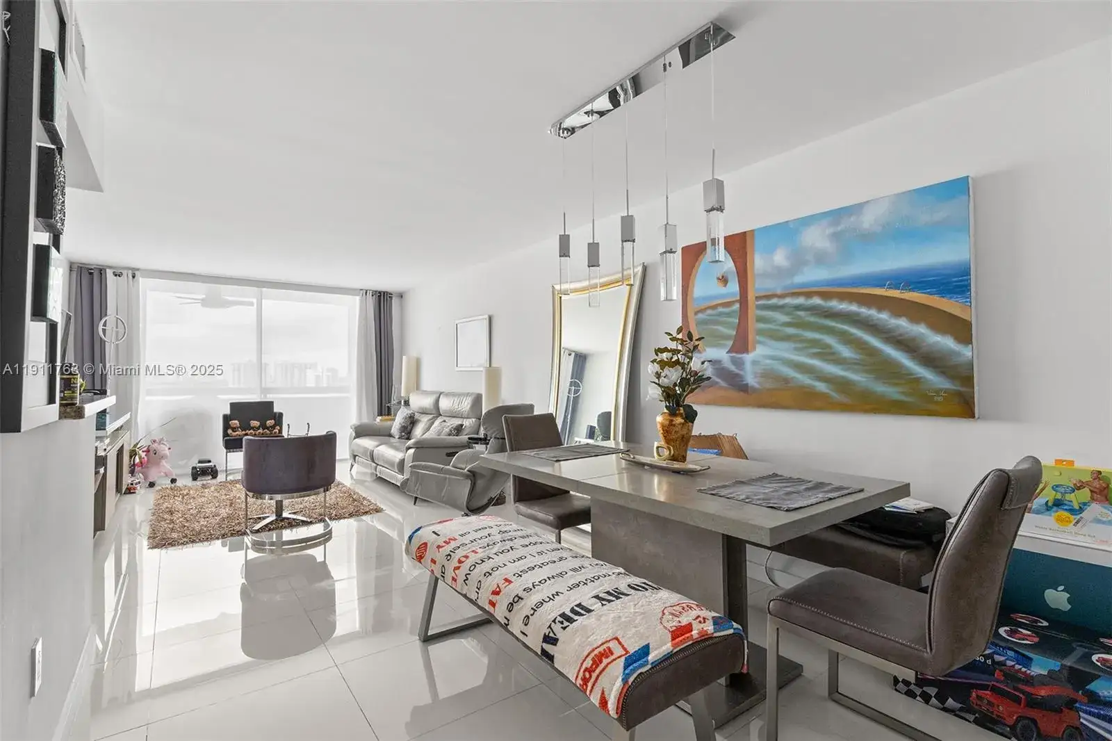 2 bedroom 2 bath Residential Lease for rent at 1775 Washington Ave # 14F, Miami Beach FL 33139