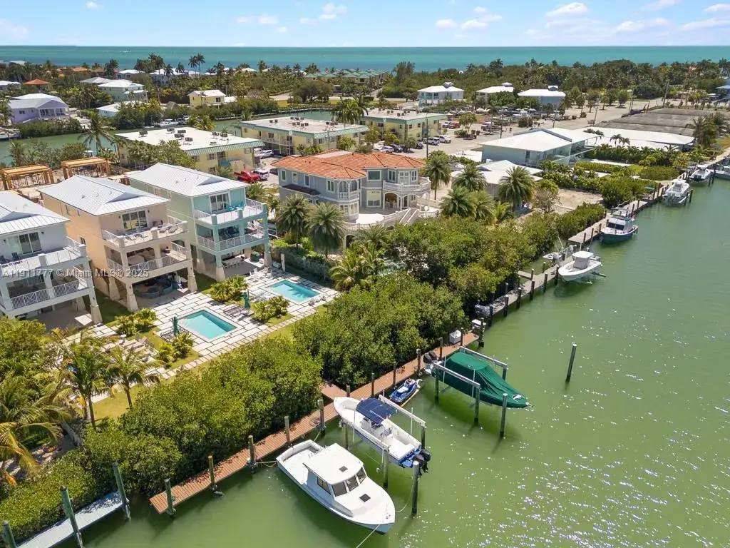 5 bedroom 4 bath Residential Lease for rent at 112 Avenue D # 1, Marathon FL 33050