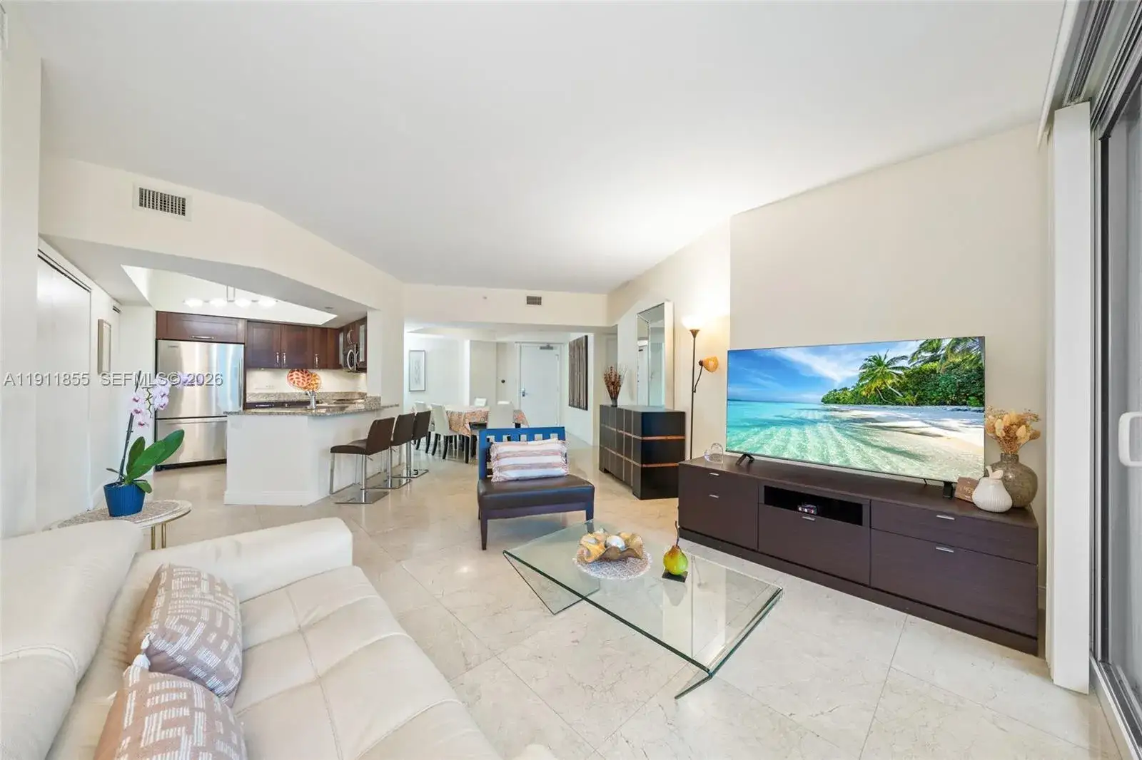 2 bedroom 2 bath Residential for sale at 19900 E Country Club Dr # 816, Aventura FL 33180