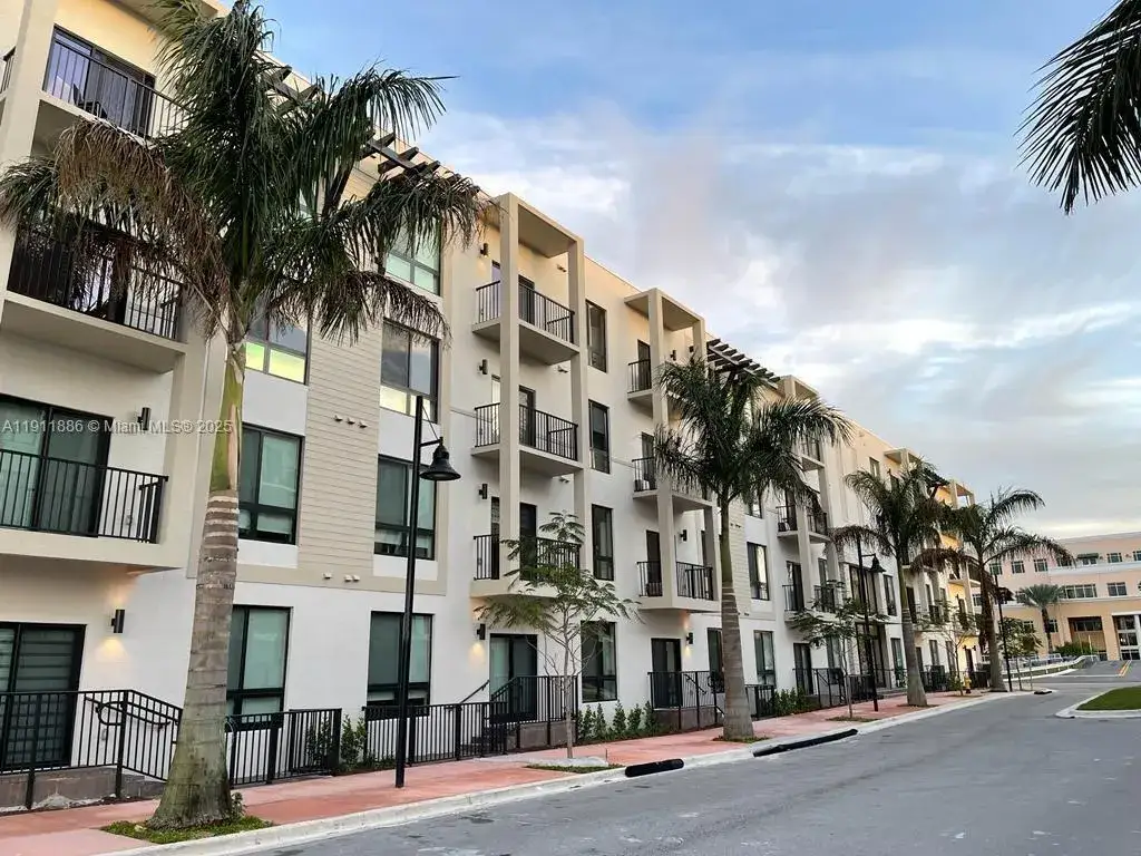 1 bedroom 1 bath Residential for sale at 8265 NW 41 st # 102, Doral FL 33166