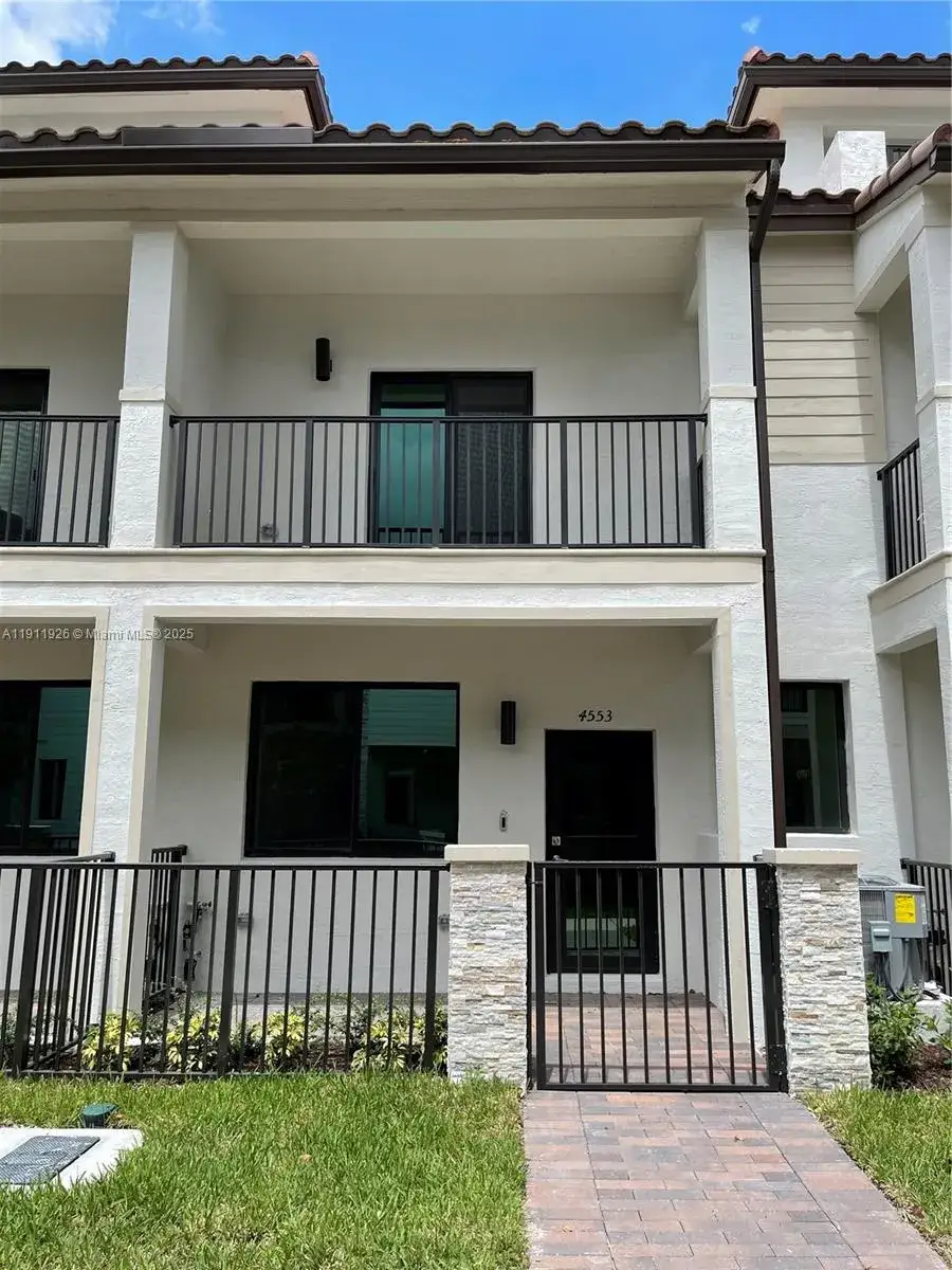 3 bedroom 2 bath Residential for sale at 4553 NW 83rd Path # 4553, Doral FL 33166