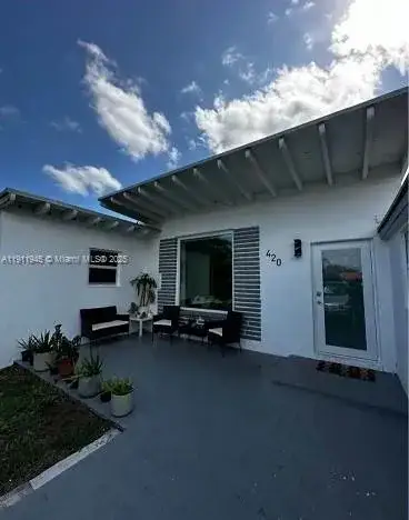 1 bath Residential Lease for rent at 420 NW 111th St Rear, Miami Shores FL 33168
