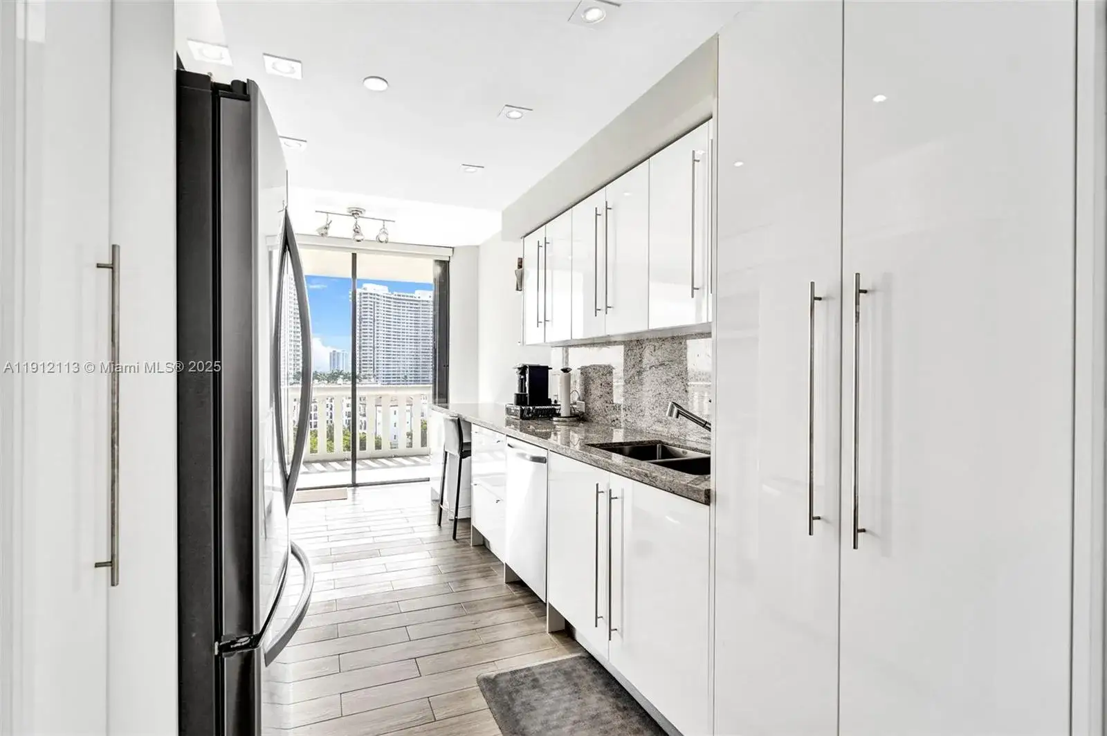 2 bedroom 2 bath Residential Lease for rent at 3000 Island Blvd # 903, Aventura FL 33160