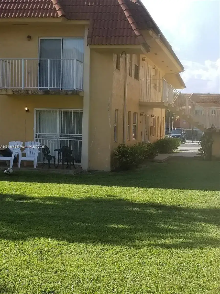 2 bedroom 2 bath Residential for sale at 7121 SW 129th Ave # 1, Miami FL 33183