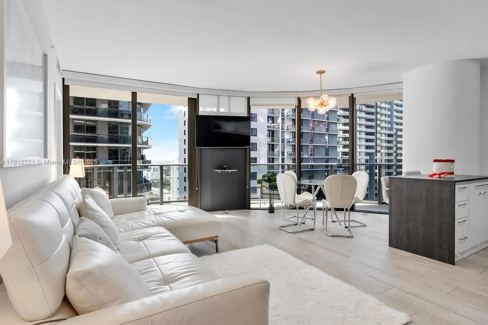 2 bedroom 2 bath Residential for sale at 45 SW 9th St # 1908, Miami FL 33130