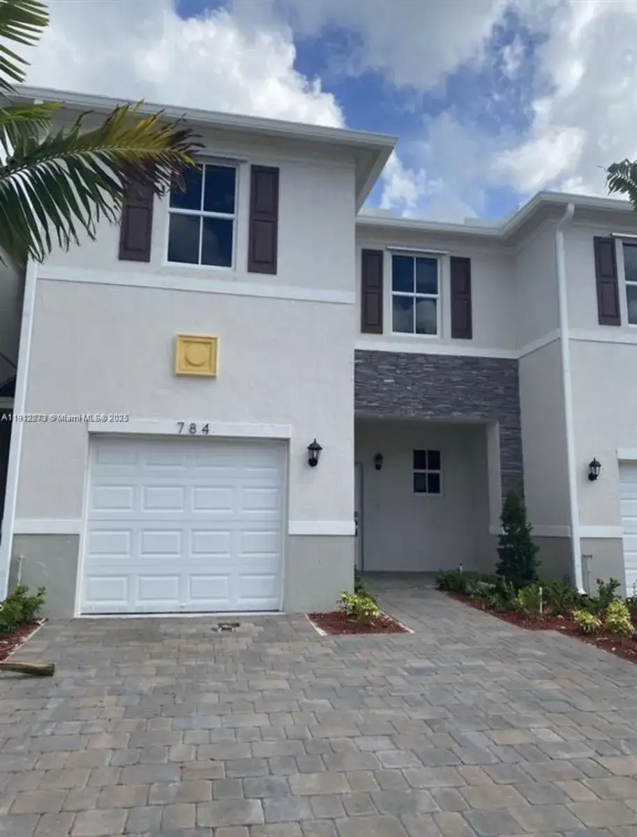 3 bedroom 2 bath Residential Lease for rent at 784 SE 19th St # 784, Homestead FL 33034