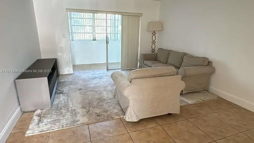 1 bedroom 1 bath Residential Lease for rent at 219 NE 14th Ave # 103, Hallandale Beach FL 33009