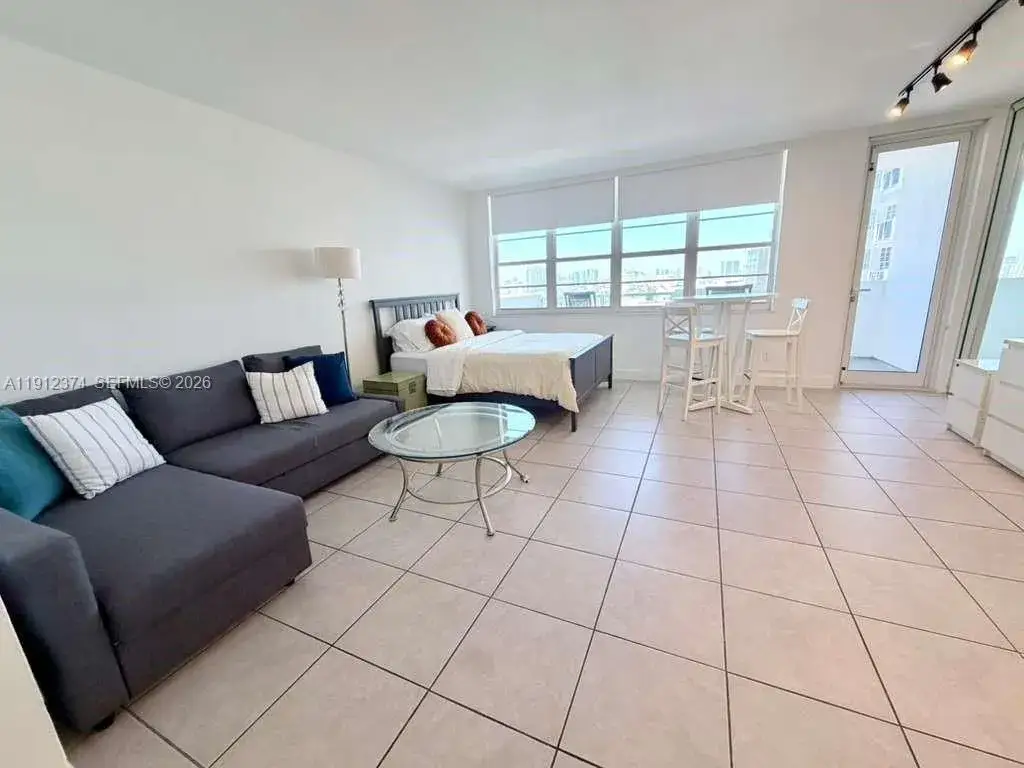 1 bath Residential for sale at 100 Lincoln Rd # 1220, Miami Beach FL 33139