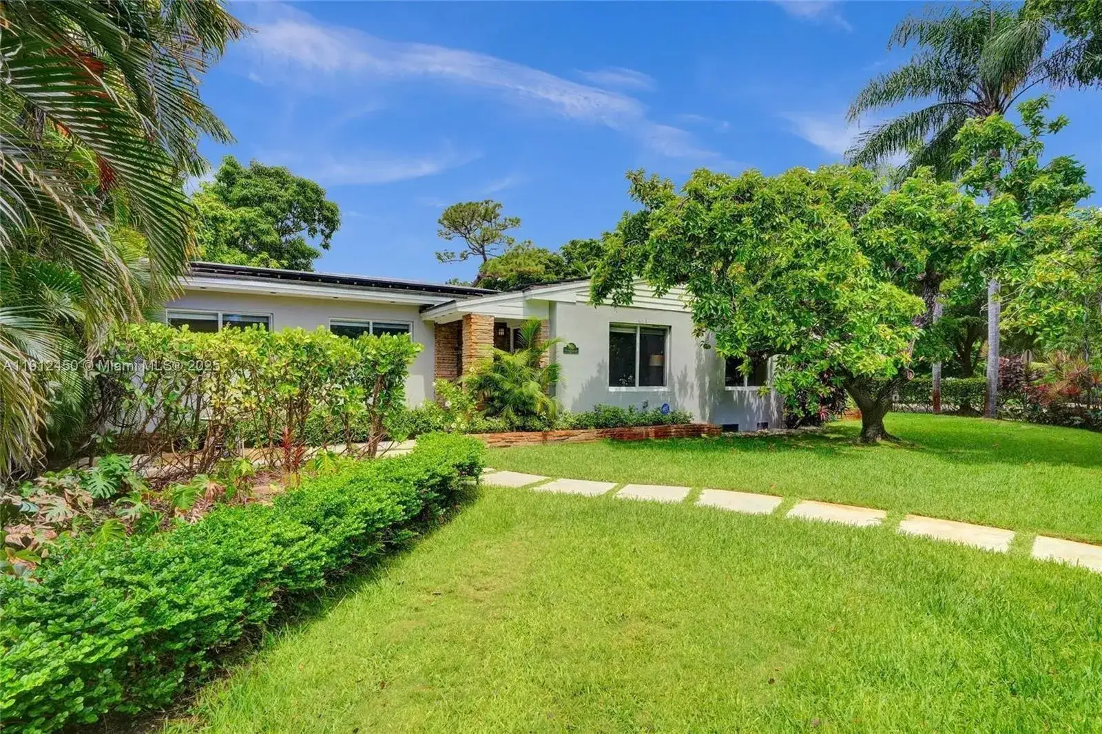 3 bedroom 2 bath Residential for sale at 5620 Alhambra Cir, Coral Gables FL 33146
