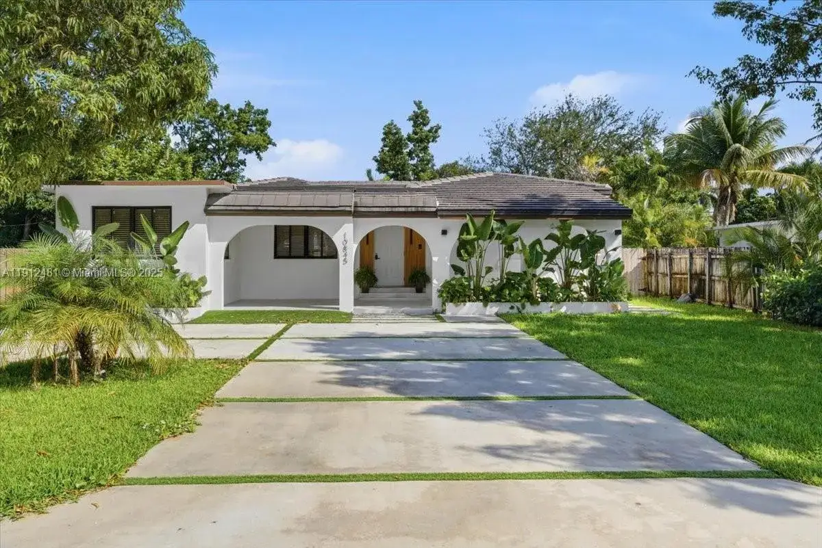 3 bedroom 2 bath Residential for sale at 10845 Peachtree Dr, Miami FL 33161