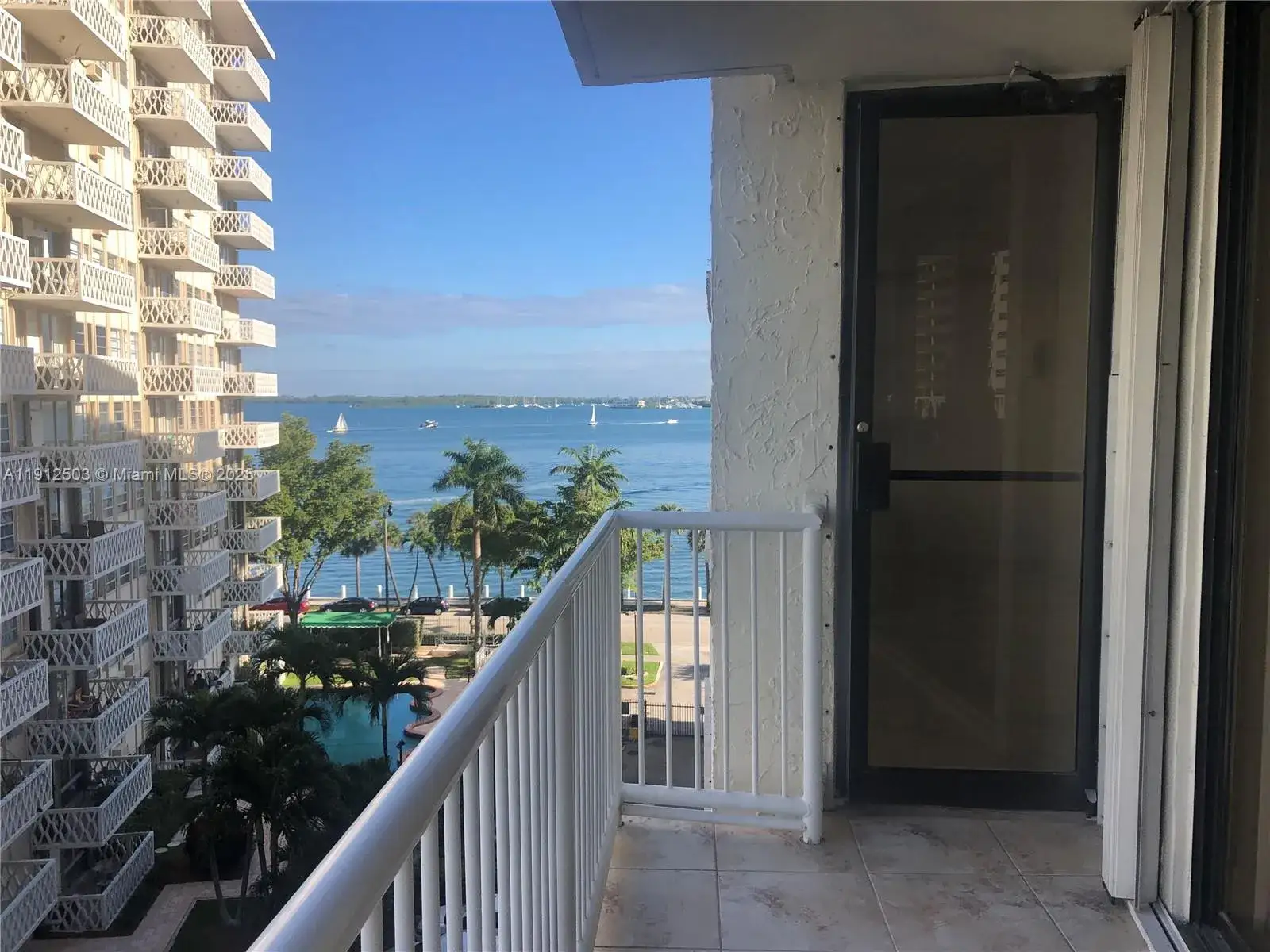 1 bedroom 1 bath Residential Lease for rent at 1440 Brickell Bay Dr # 709, Miami FL 33131