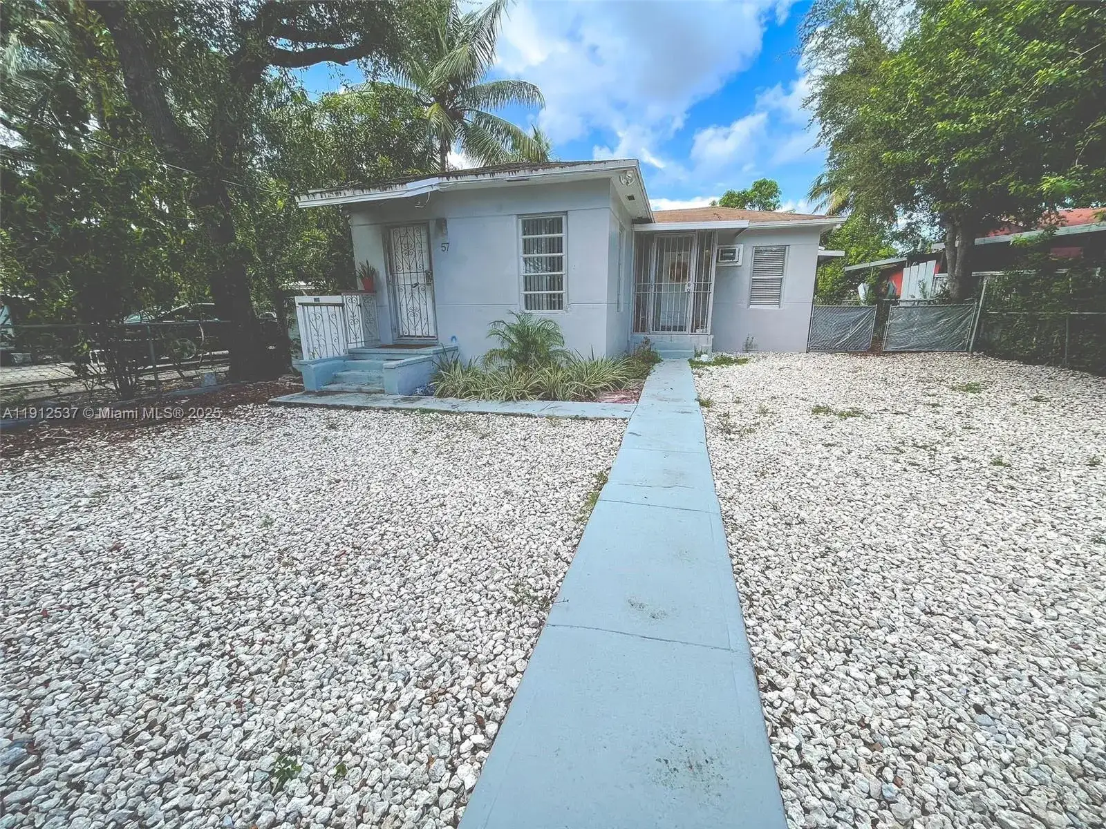 1 bedroom 1 bath Residential Lease for rent at 55 NW 69th St, Miami FL 33150