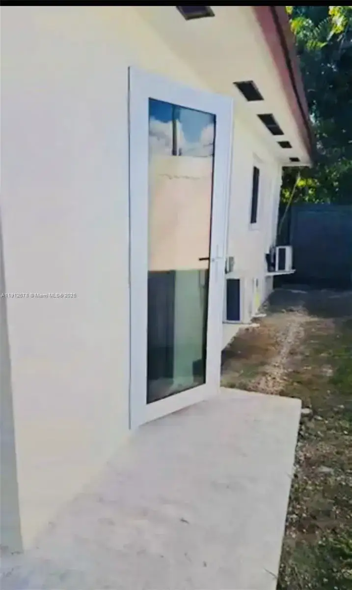 1 bedroom 1 bath Residential Lease for rent at 16020 SW 98th Ct # 0, Miami FL 33157