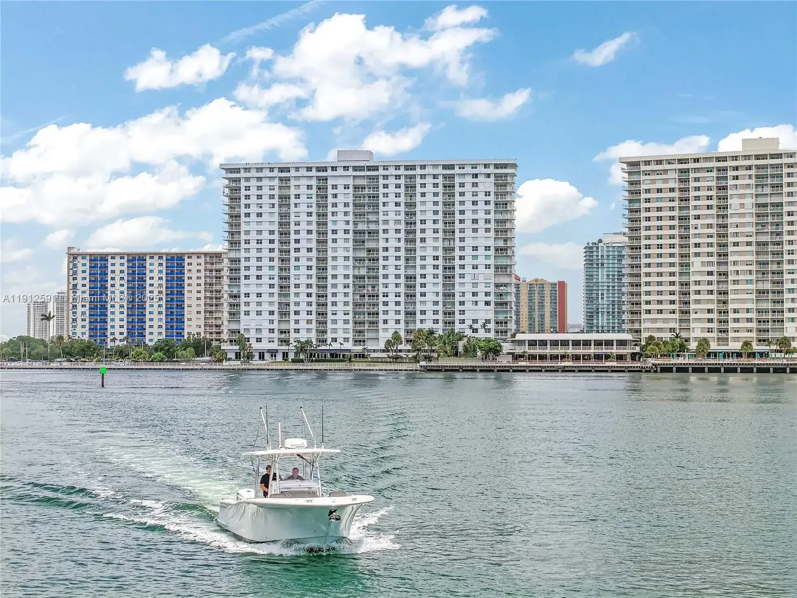 1 bedroom 1 bath Residential for sale at 500 Bayview Dr # 117, Sunny Isles Beach FL 33160