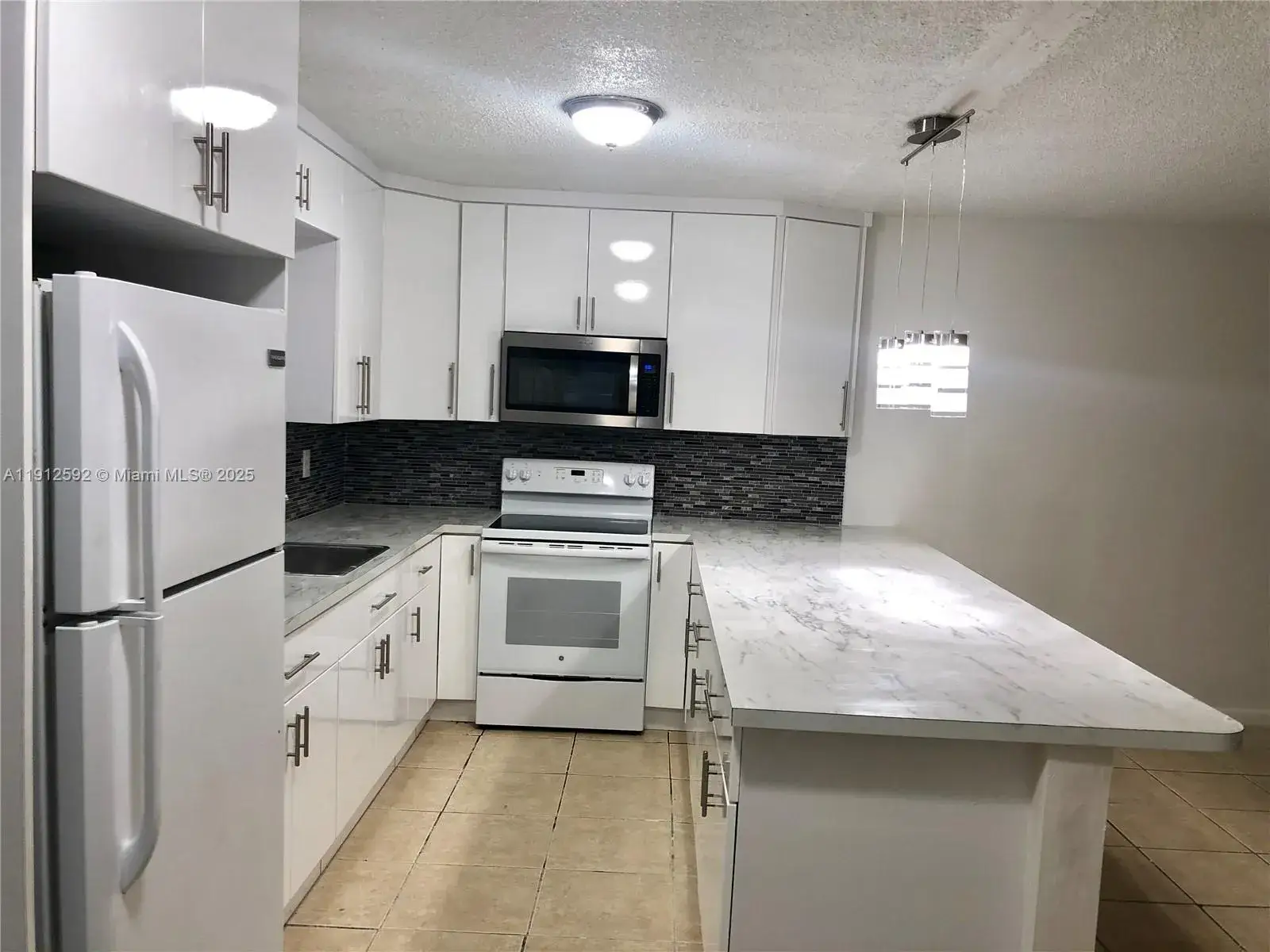 1 bedroom 1 bath Residential Lease for rent at 2521 Pierce St # 3, Hollywood FL 33020