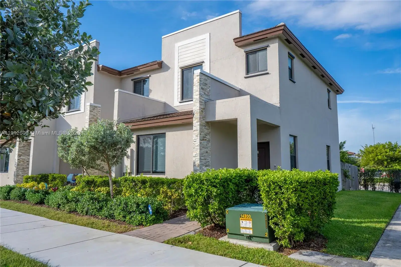 3 bedroom 3 bath Residential for sale at 561 NE 208th Ter # 561, Miami FL 33179