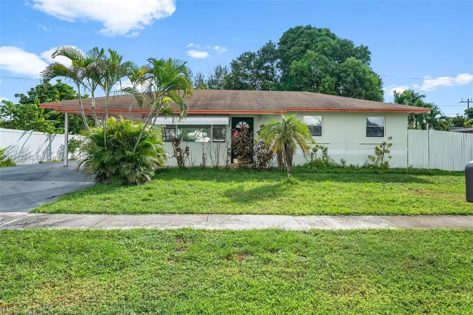 2 bedroom 1 bath Residential for sale at 136 Cayman Dr, Palm Springs FL 33461