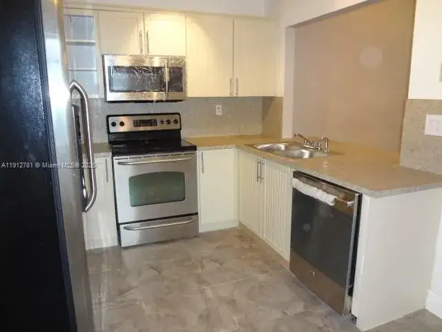 2 bedroom 2 bath Residential Lease for rent at 452 NE 210th Circle Ter # 2037, Miami FL 33179