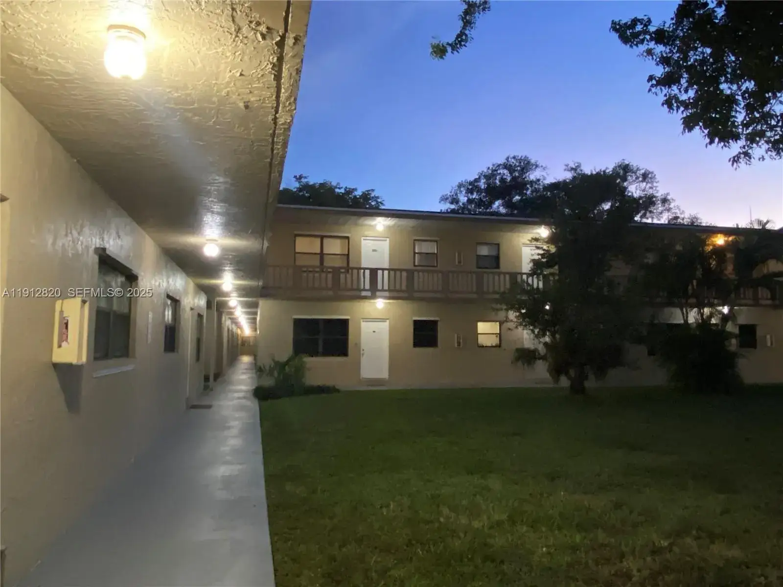 1 bedroom 1 bath Residential Lease for rent at 10370 SW 220th St # 221, Cutler Bay FL 33190